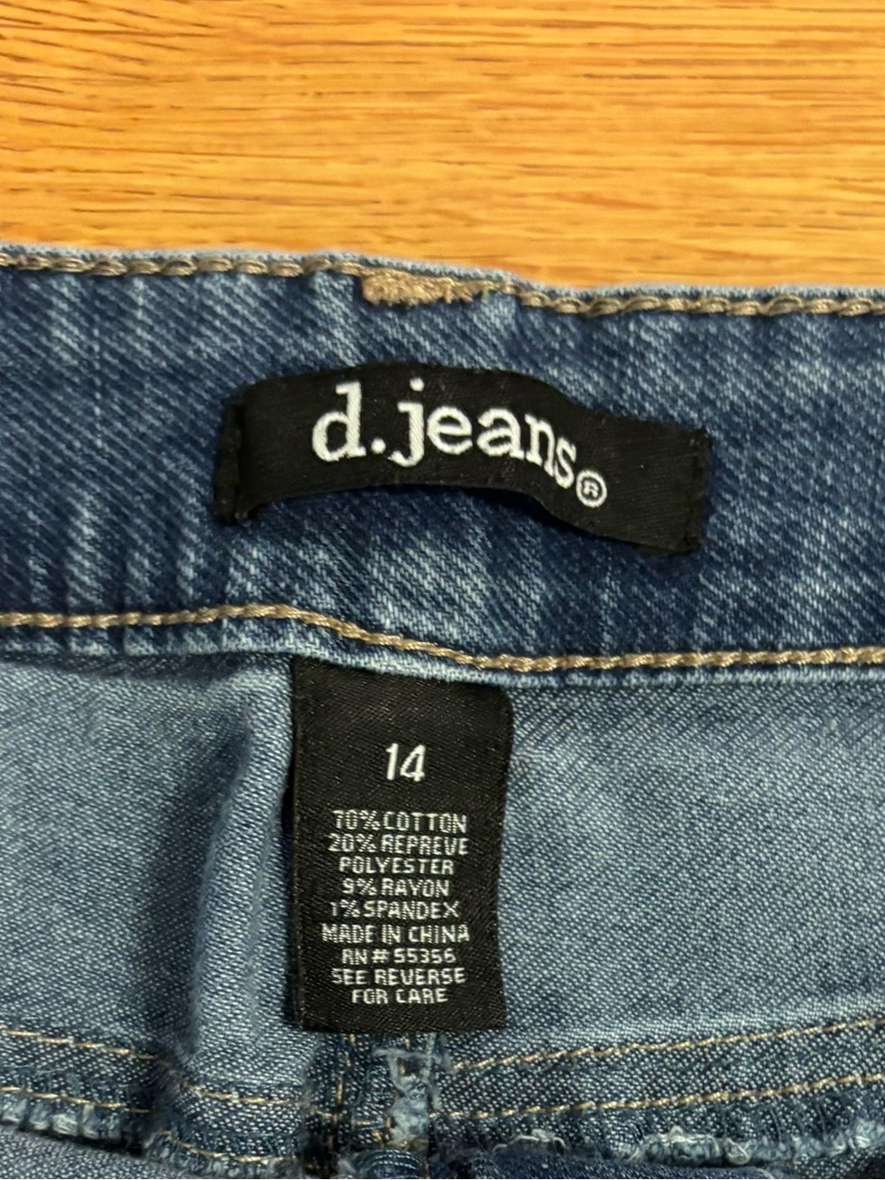 d. jeans Blue Denim Bermuda Shorts Size 14 - Picture 2 of 3